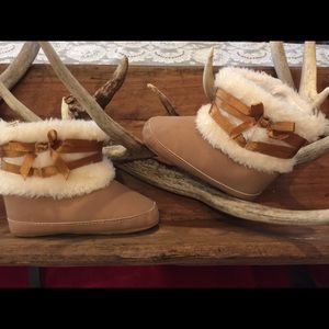 Baby girl fur boots